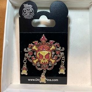 Disney Collectible Pin, Pirates of the Caribbean Princess Skull Princess, NWT.